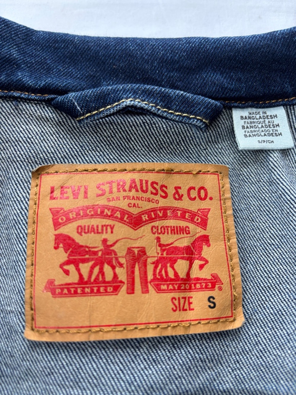 💙 Levi’s Trucker Jacket Womens Small Dark Wash Denim Classic Jean Jacket 💙 - Picture 8 of 13